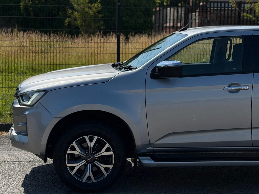 Isuzu D-Max V-cross Double Cab U2428 Ulez Red #32
