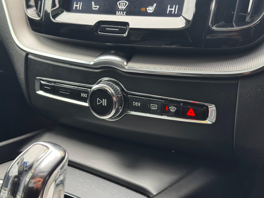 Volvo XC60 Volvo Estate 2.0 T8 390 Hybrid R Design Awd Grey #60