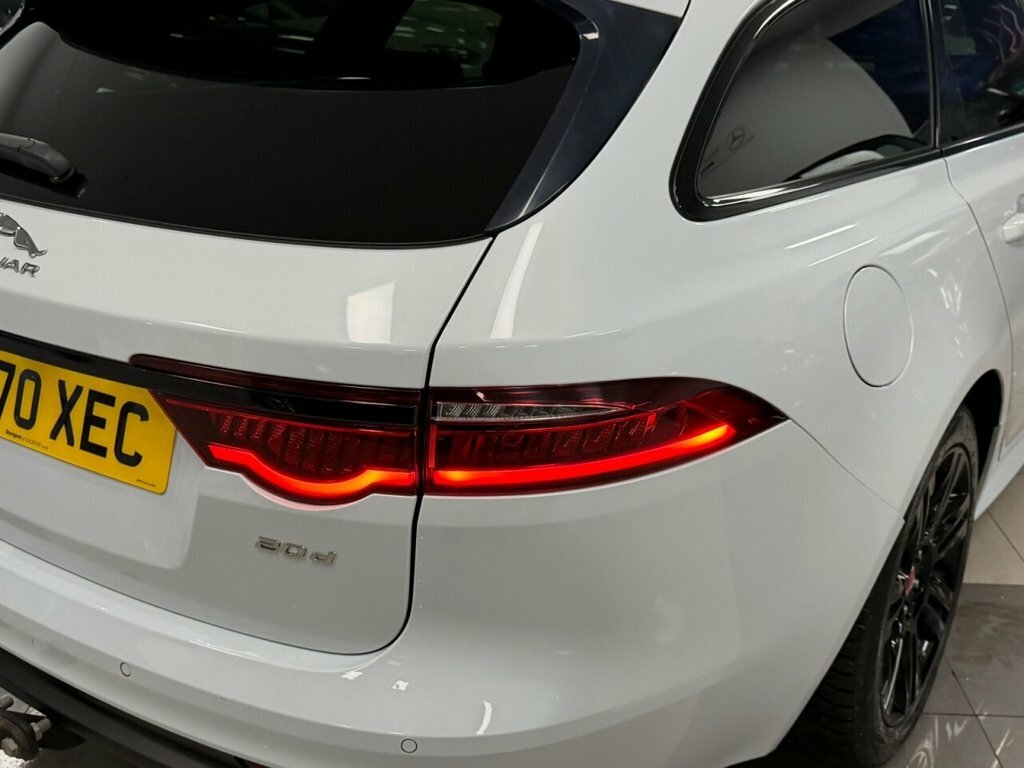 Jaguar XF 2L Chequered Flag White #6