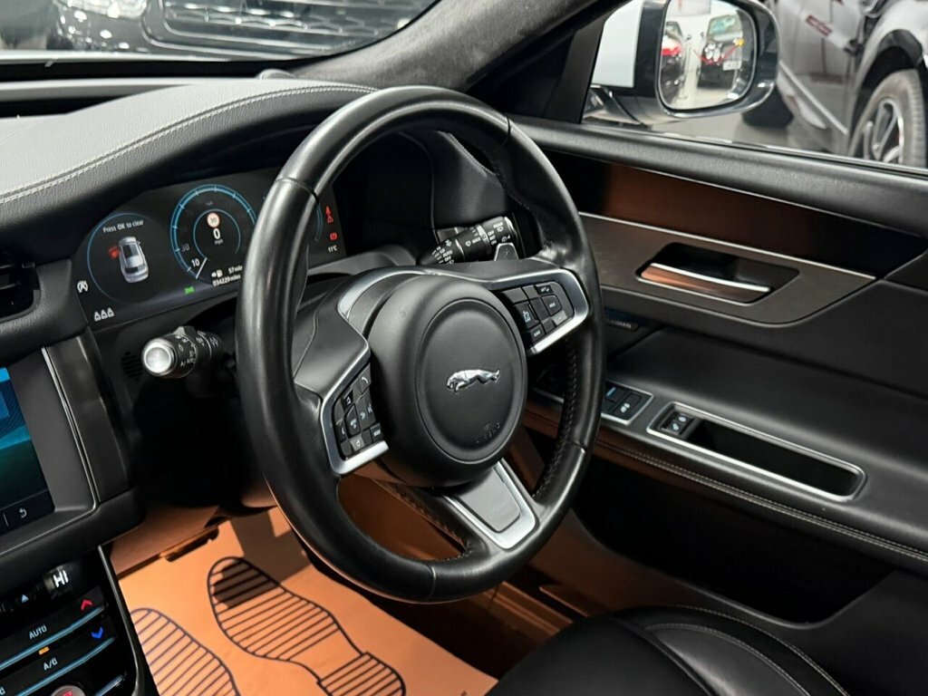Jaguar XF 2.0D Chequered Flag Sportbrake Euro 6 Ss 5 #61