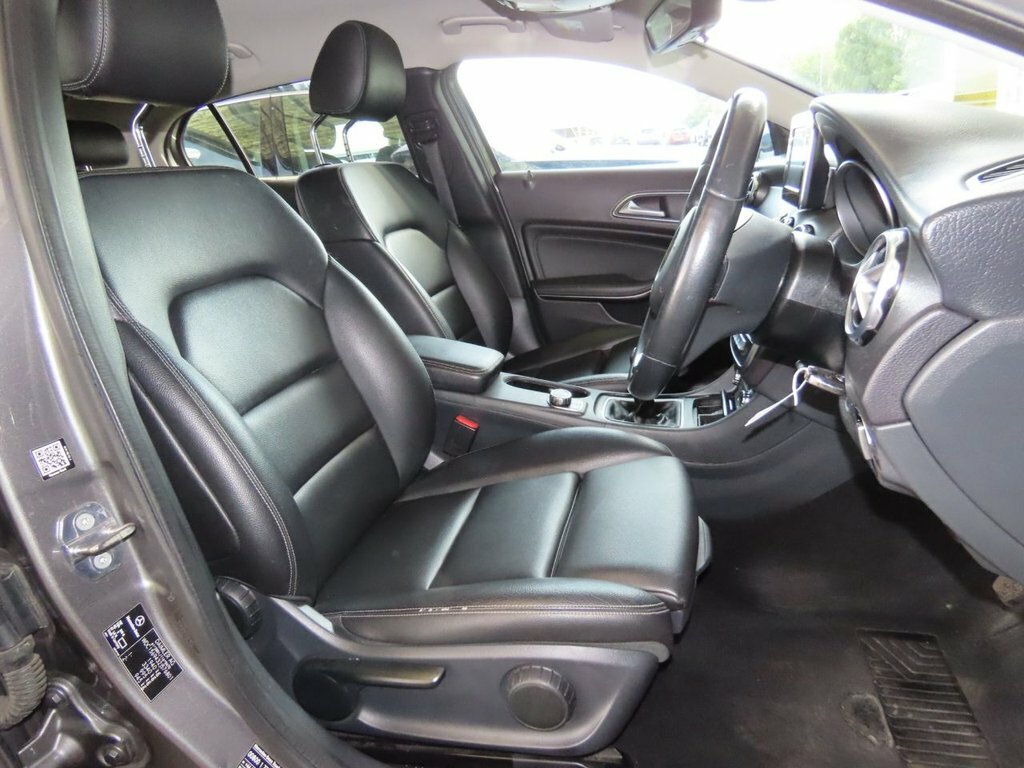 Mercedes-Benz GLA Class Gla 200 Se Executive White #5