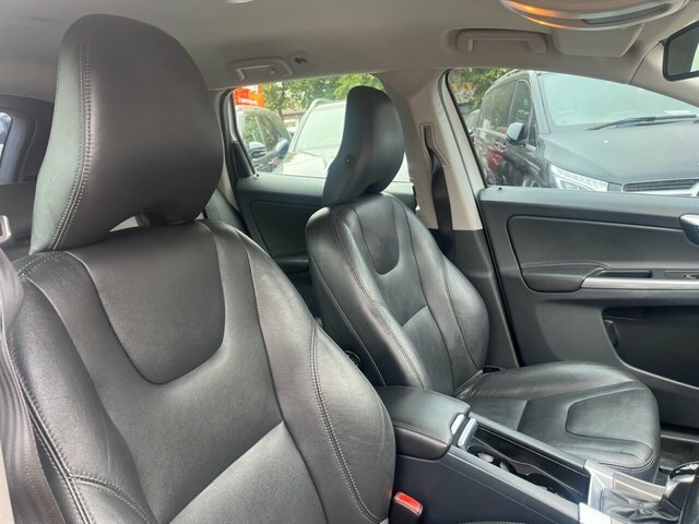 Volvo XC60 D4 Se Lux Nav Red #13