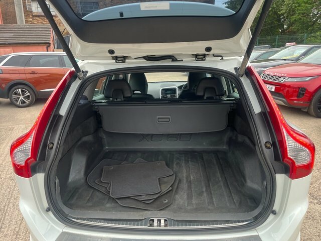Volvo XC60 D4 Se Lux Nav Red #32