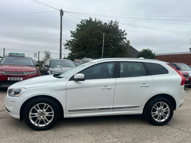 Volvo XC60 2.4 D5 Se Lux Nav Suv Geartronic Awd Eu White #4