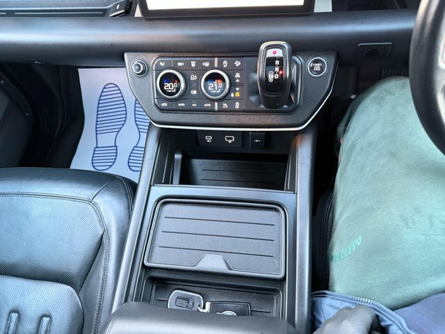 Land Rover Defender 110 Sd4 Se Silver #36