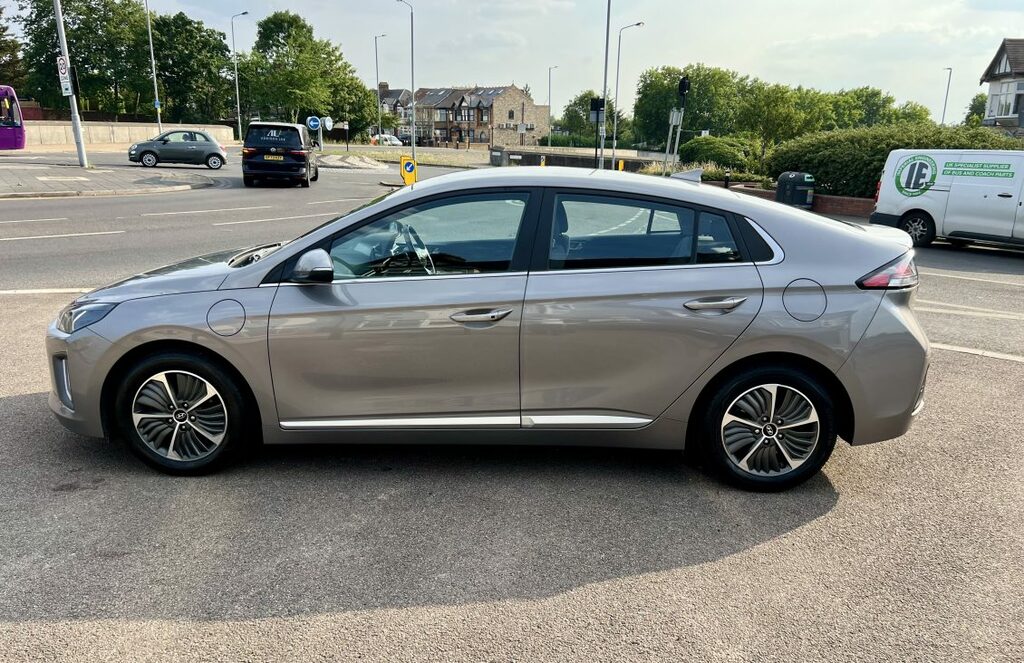 Hyundai Ioniq 1.6 Gdi Hybrid Se Connect Dct Red #12