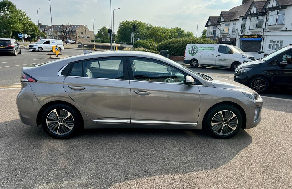 Hyundai Ioniq 1.6 Gdi Hybrid Se Connect Dct Red #7