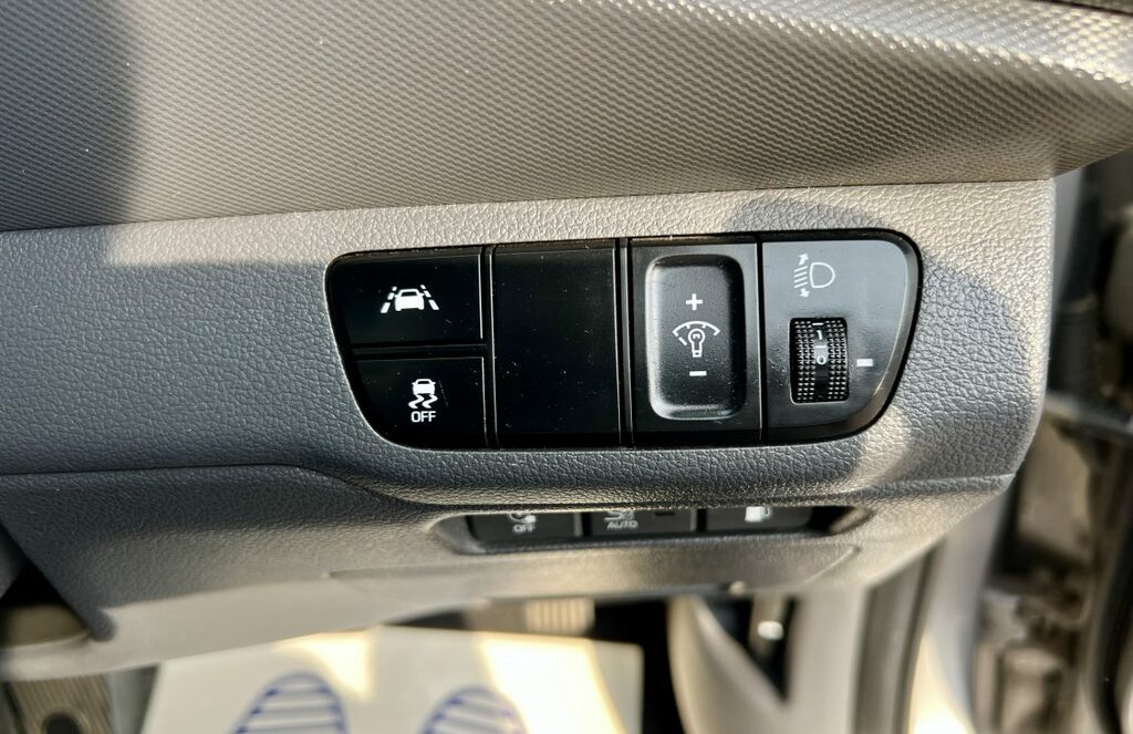 Hyundai Ioniq 1.6 Gdi Hybrid Se Connect Dct Red #27