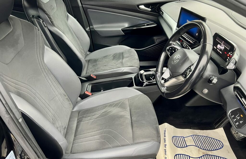Volkswagen ID.4 Suv Black #3