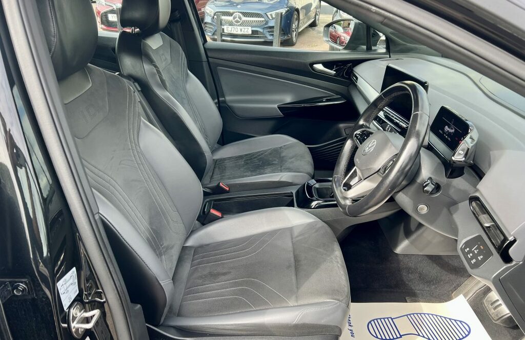 Volkswagen ID.4 Suv Black #3