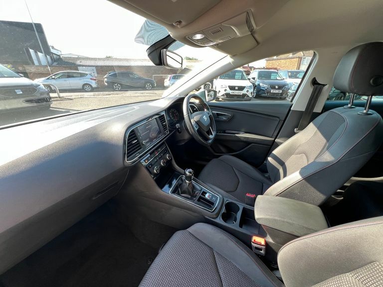 Seat Leon 1.5 Tsi Evo Fr Ez YH68ESC Silver #2