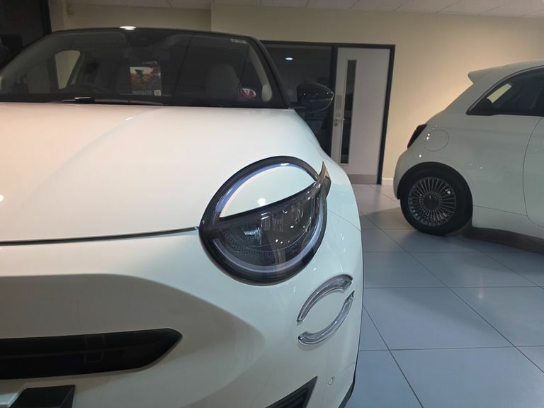 Fiat 600e 115Kw La Prima 54Kwh Black #4