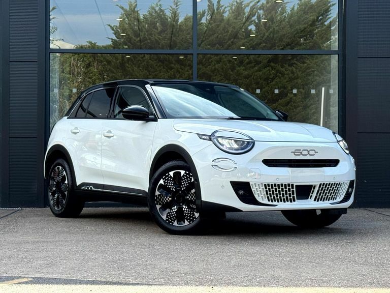 Fiat 600e 115Kw La Prima 54Kwh Black