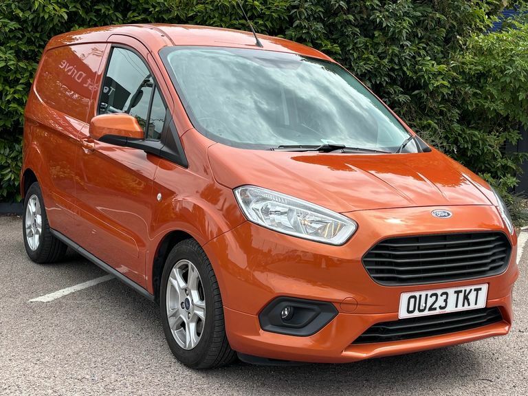 Ford Transit Courier 1.0 Ecoboost Limited Van 6 Speed Orange
