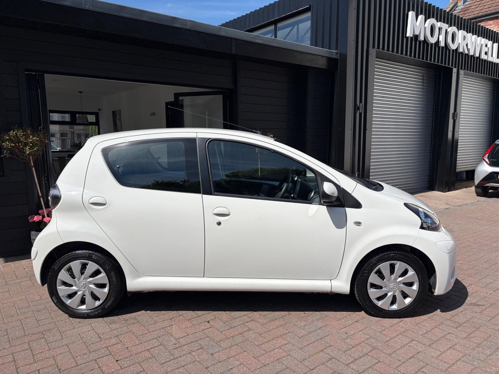 Toyota Aygo 1.0 Vvt-i Ice Euro 5 White #4
