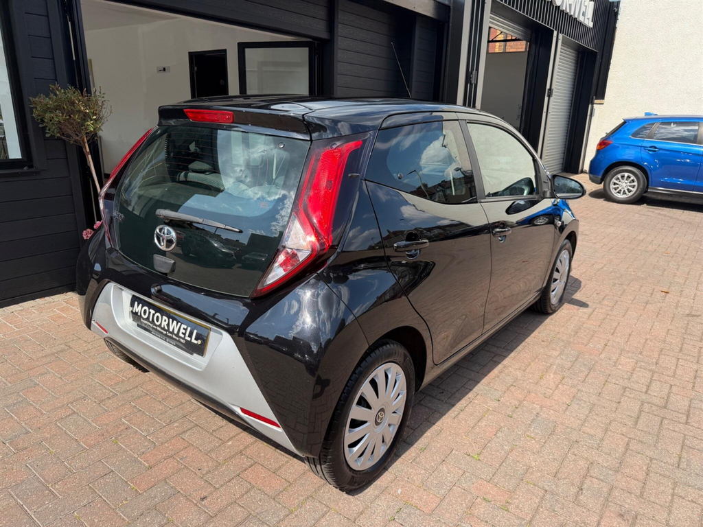 Toyota Aygo Hatchback Black #4