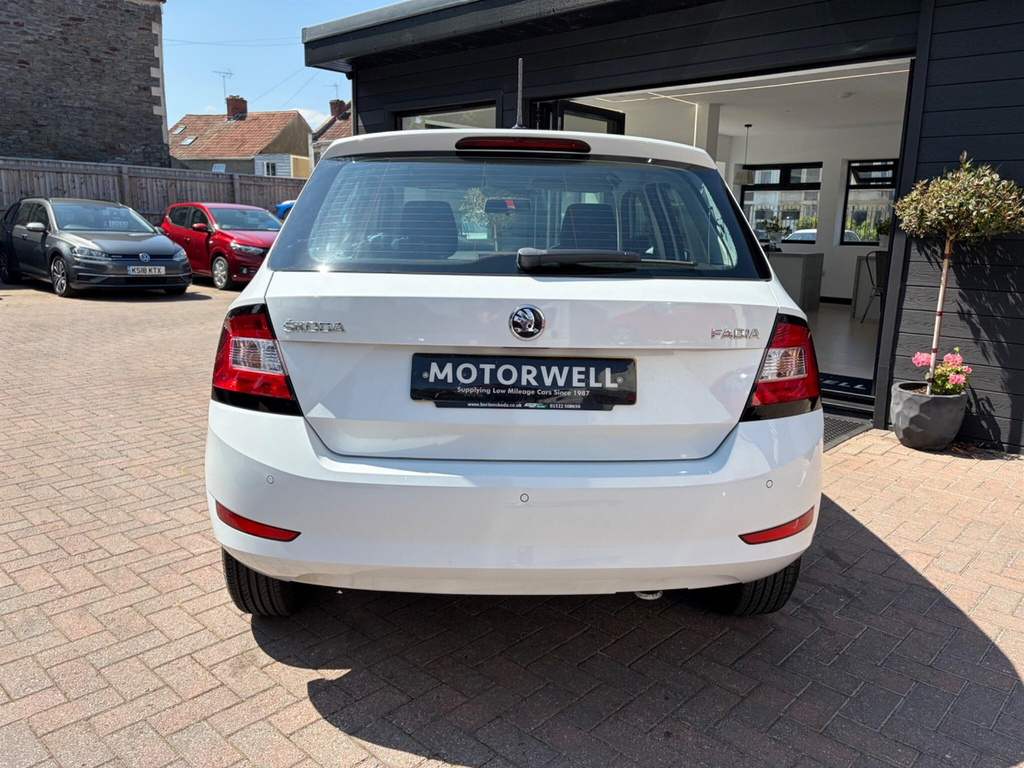 Skoda Fabia 1.0 Tsi Se Euro 6 Ss White #6