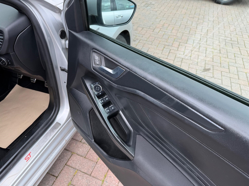 Ford Focus 1.0 Ecoboost 125 St-line White #18