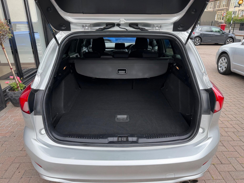 Ford Focus 1.0 Ecoboost 125 St-line White #24