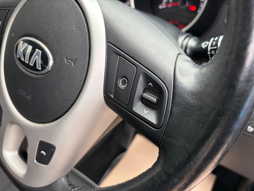 Kia Venga 1.6 3 Euro 6 Red #14