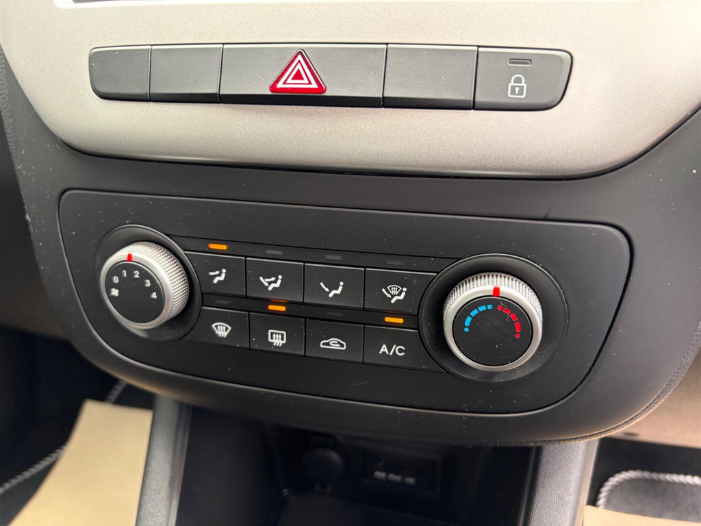 Kia Venga 1.6 3 Euro 6 Red #12