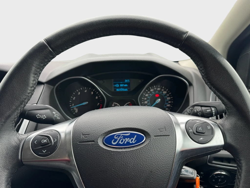 Ford Focus Ecoboost Zetec - Bluetooth - Aircon Red #4