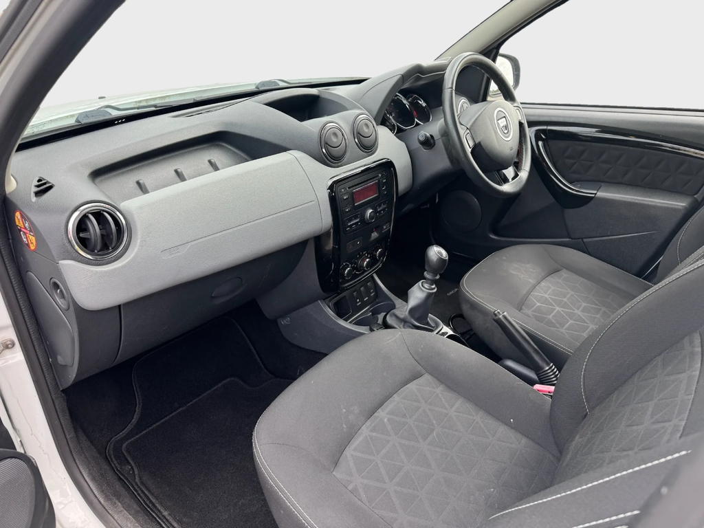 Dacia Duster 110 Laureate - Satnav - Bluetooth NV65JZF White #4