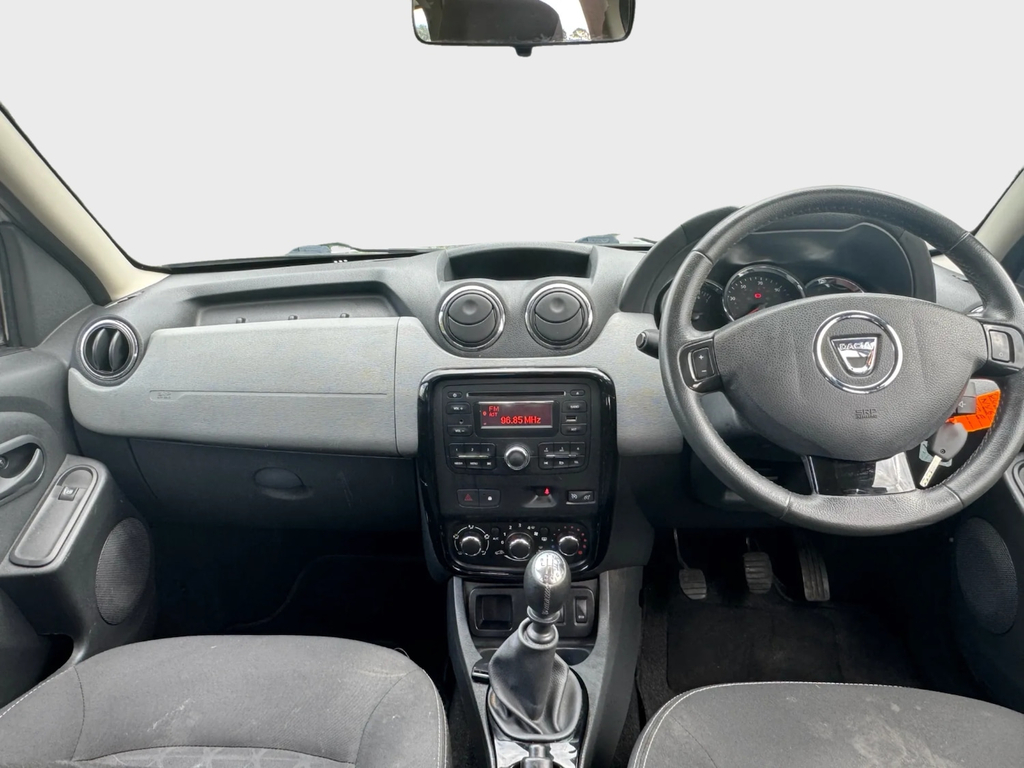 Dacia Duster 110 Laureate - Satnav - Bluetooth NV65JZF White #2