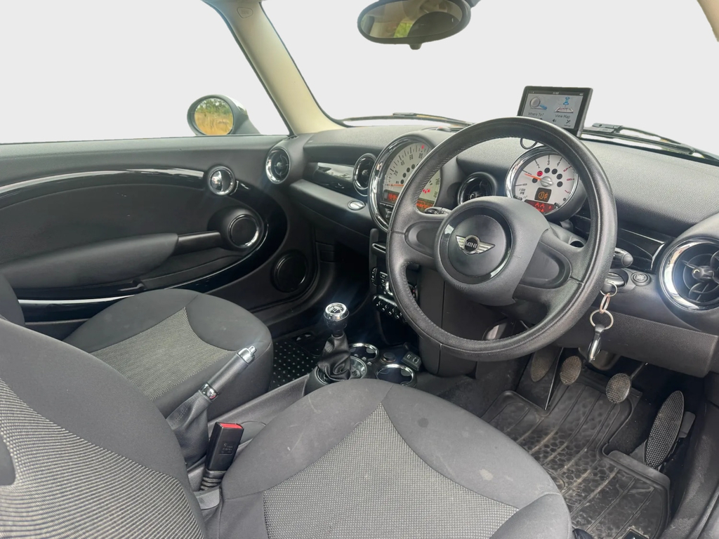 Mini Hatch Cooper D - Satnav - Bluetooth Black #2