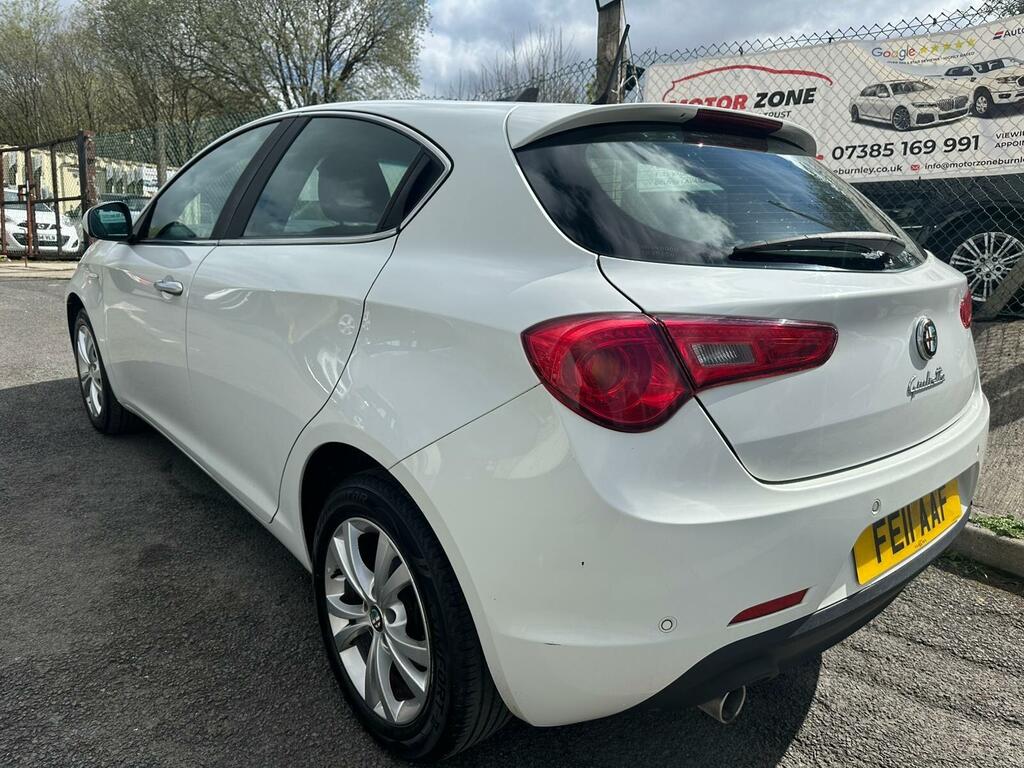 Alfa Romeo Giulietta 1.6 Jtdm-2 Lusso Euro 5 Ss White #3