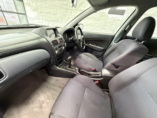 Nissan Almera 1.8 Se Hatchback 187 G Km 11 Blue #2