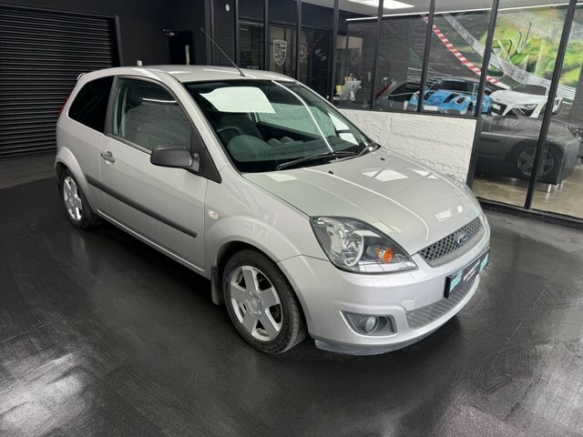 Ford Fiesta 1.4 Zetec Climate Hatchback 147 Silver #4