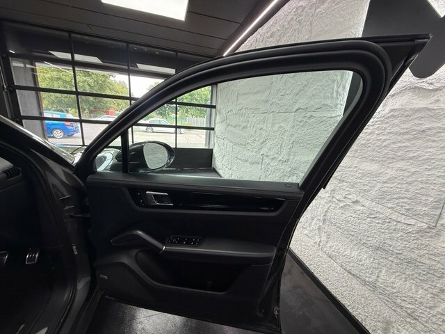 Porsche Cayenne 3.0L V6 Tiptronic Air Suspension 11K Factory Black #32