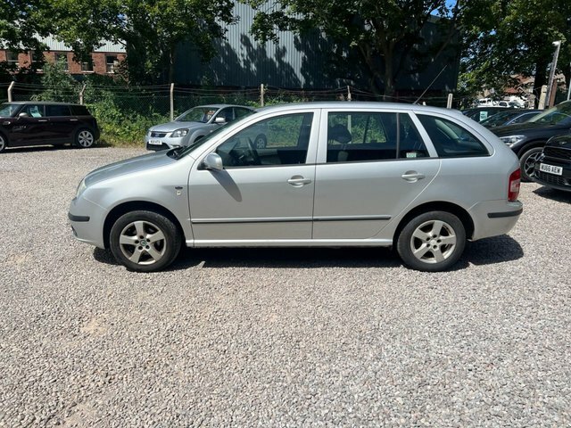 Skoda Fabia 1.4 16V Ambiente Estate 182 Silver #4
