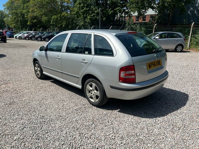 Skoda Fabia 1.4 16V Ambiente Estate 182 Silver #5