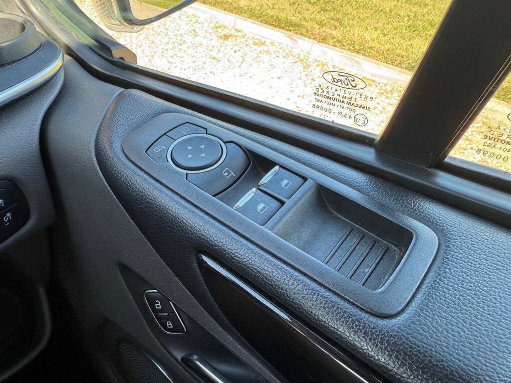 Ford Tourneo Custom 2.0 Ecoblue 130Ps Low Roof 8 Seater Titanium Black #23