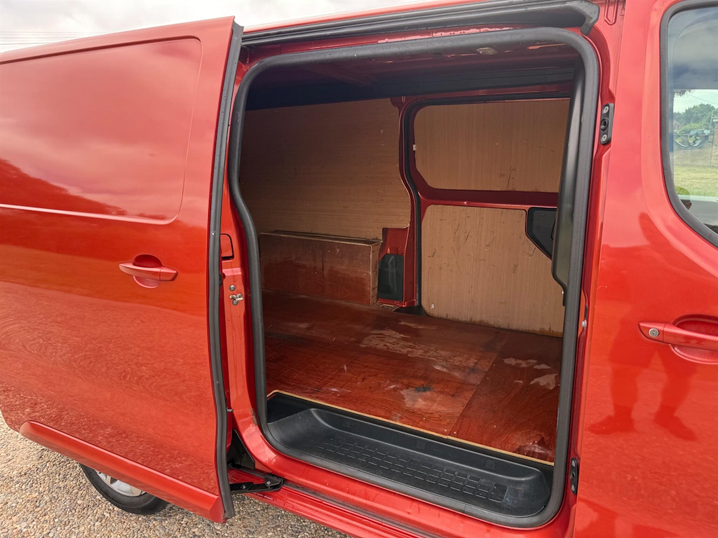 Peugeot Expert 1.5 L 1.5 Bluehdi 1200 Professional Long Panel Van Red #3