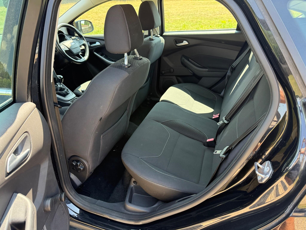 Ford Focus 1.0 Ecoboost 125 Zetec Hatchback Grey #17