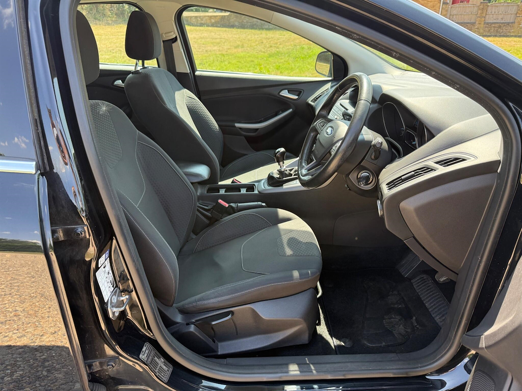 Ford Focus 1.0 Ecoboost 125 Zetec Hatchback Grey #21