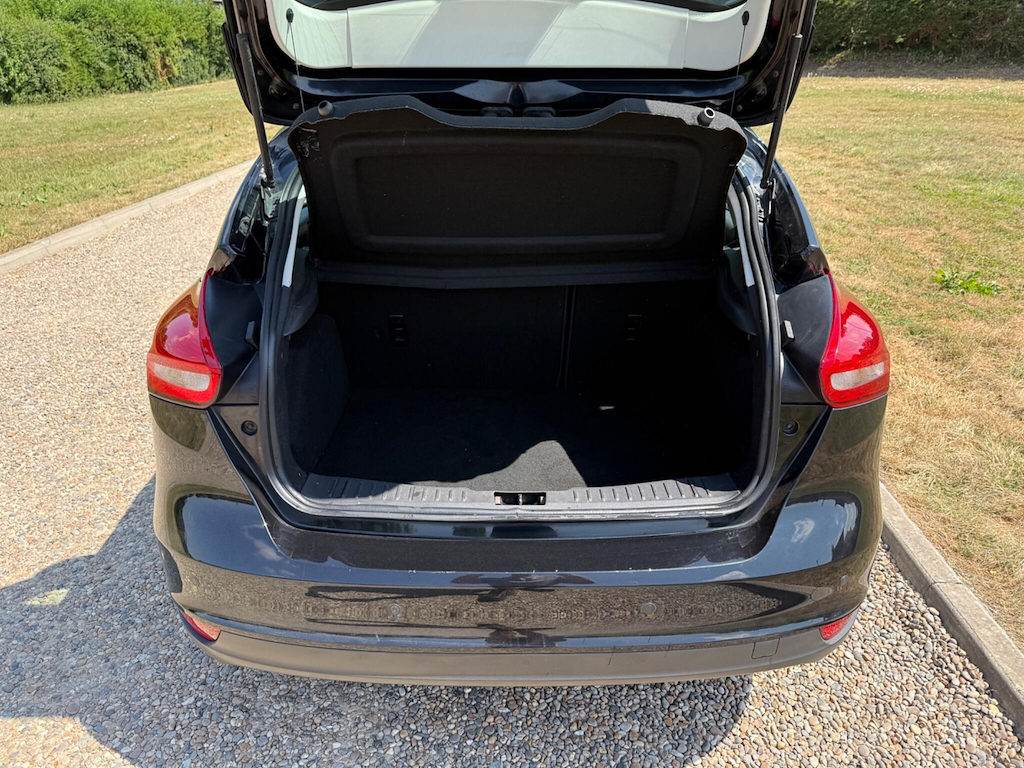 Ford Focus 1.0 Ecoboost 125 Zetec Hatchback Grey #9