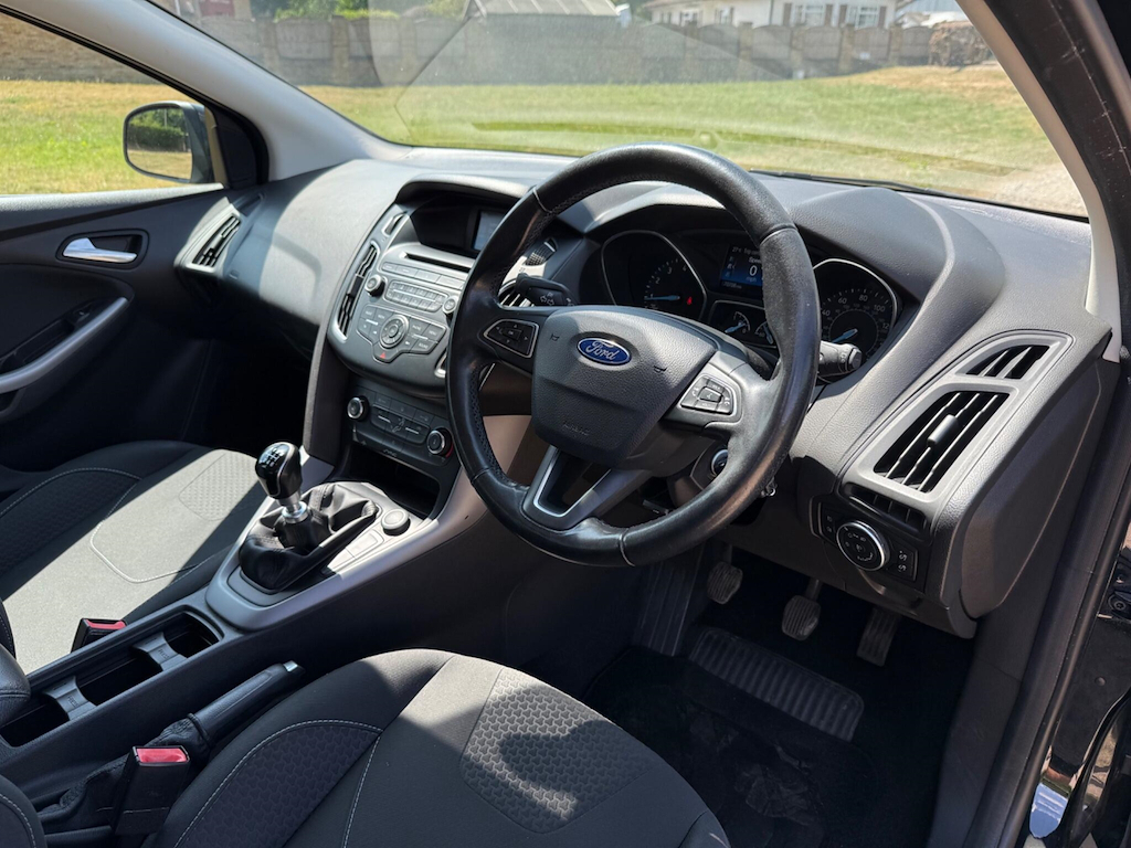 Ford Focus 1.0 Ecoboost 125 Zetec Hatchback Grey #2