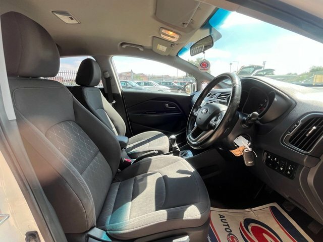 Kia RIO 1.25 Sr7 Hatchback Euro 6 84 Bh White #3