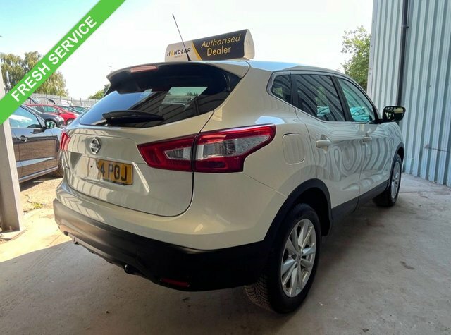 Nissan Qashqai 1.2 Dig-t Acenta Premium Suv 2Wd White #3