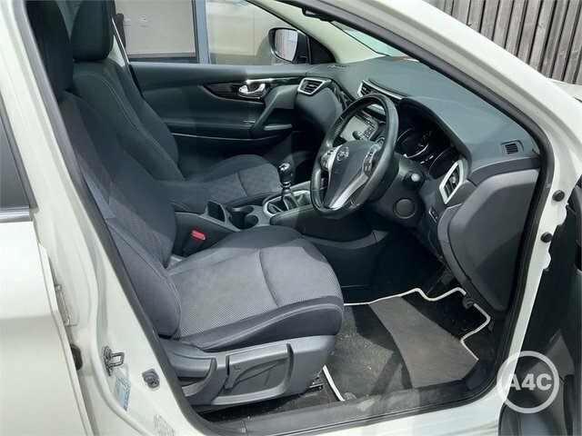 Nissan Qashqai 1.2 Dig-t Acenta Premium Suv 2Wd White #3