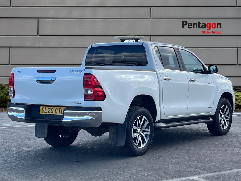 Toyota HILUX 2.4 D Invincible Pickup Double Cab M SL20CTU White #4