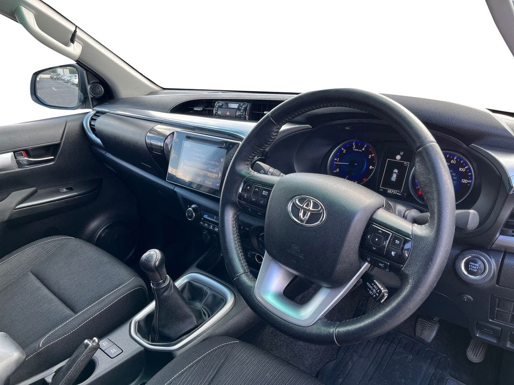 Toyota HILUX 2.4 D Invincible Pickup Double Cab M SL20CTU White #5