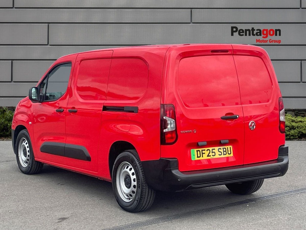 Vauxhall Combo-e Life 2300 50Kwh Prime Panel Van 6Dr L2 7 DF25SBU Red #2