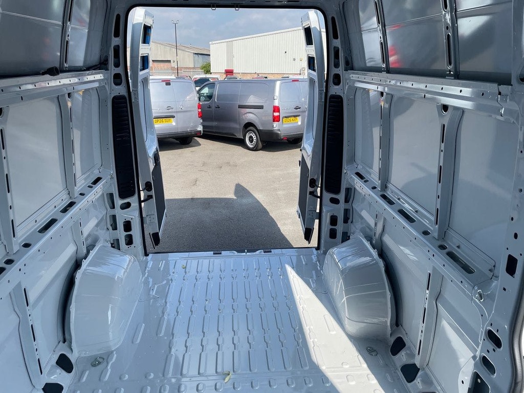Vauxhall Movano 2.3L Null White #15