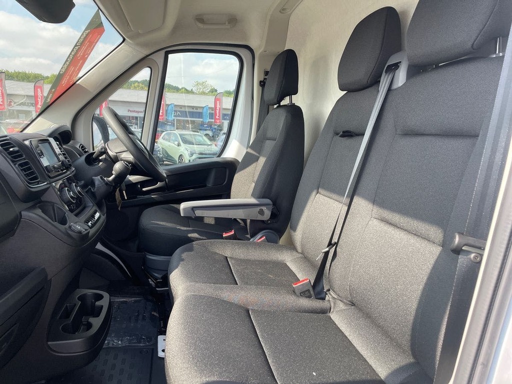 Vauxhall Movano 2.3L Null White #8