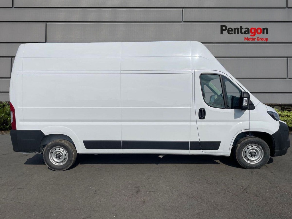Vauxhall Movano 2.3L Null White #10